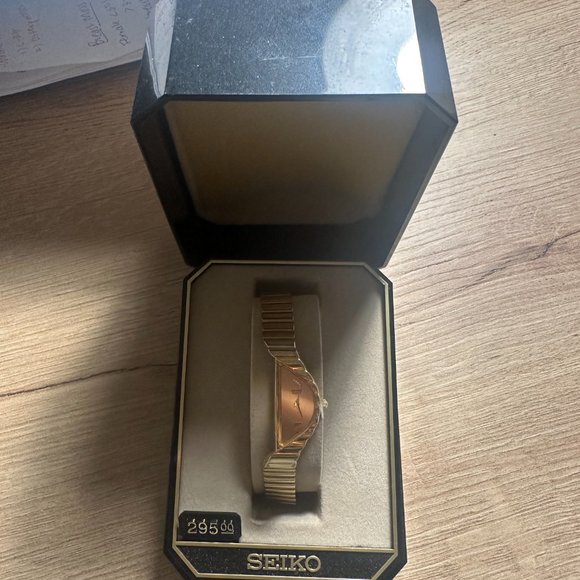 Seiko Half Moon Womens Watch 1F20-5D59 Quartz Watch Gold Bracelet I Vintage - Picture 12 of 12